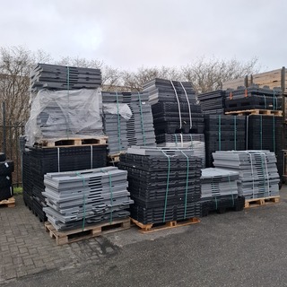 Partij uni-paks, O.a. Engels