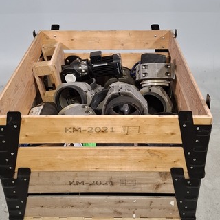 Diverse buizen, afsluiters en klemschalen