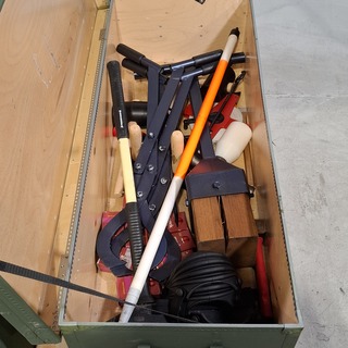 Divers gereedschap in 2x transportkist