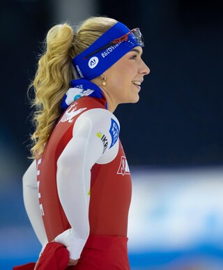 Schaatspak van Joy Beune, gesigneerd