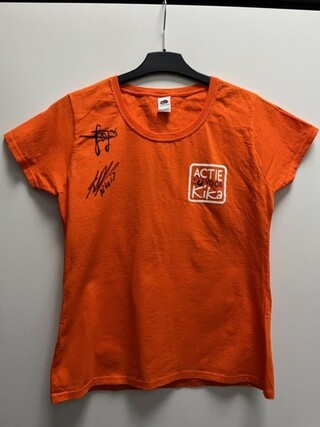 KiKa t-shirt, gesigneerd door Joy Beune en Kjeld Nuis