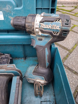 Accu boormachine en zaklamp Makita, DDF484