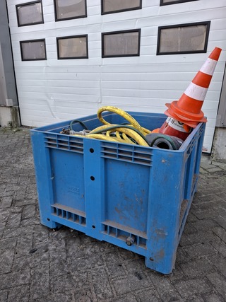 Kunststof bak met inhoud