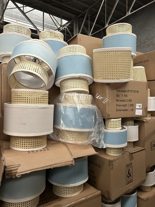 Ca. 159x Rotan lampenkap Crate & CarGo