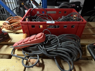 Partij verlengsnoeren met krat