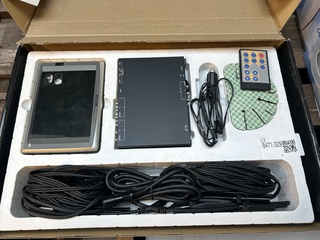 Led monitor en tuner kit Lanzar