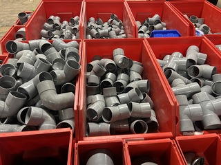 Ca. 21x Assortimentsbak met diverse koppelingen, hulpstukken