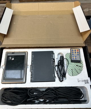 Led monitor en tuner kit Lanzar