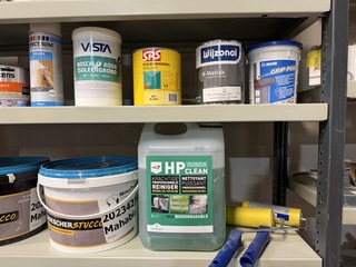 Ca. 33x Diversen w.o. betoncirestuc, isoleermiddel, matlak, primer, W.