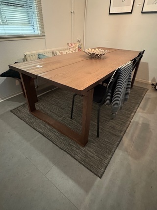 Eettafel met bank en stoelen Ikea, Morbylanga