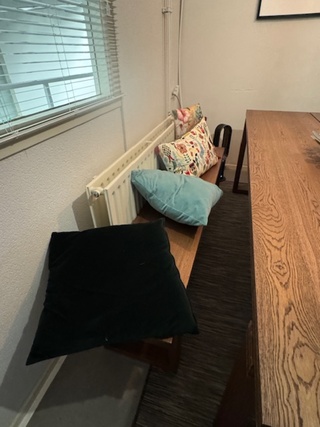 Eettafel met bank en stoelen Ikea, Morbylanga