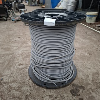 Stroomkabel op haspel