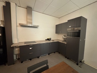 Hoekkeuken, met inbouwapparatuur