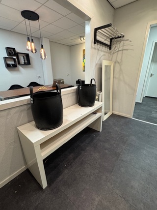 Garderobe met spiegel en sidetable, wit