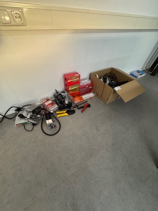 divers Gereedschap en elektrotechnisch materiaal