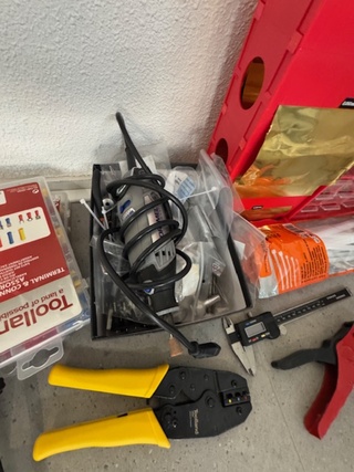 divers Gereedschap en elektrotechnisch materiaal