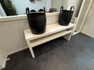 Garderobe met spiegel en sidetable, wit