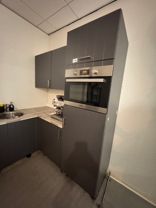 Hoekkeuken, met inbouwapparatuur