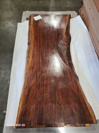 Suar/walnut wood tafel in epoxy 200×90, Wood, 2025