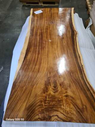 Suar/walnut wood tafel in epoxy 200×90, Wood, 2025