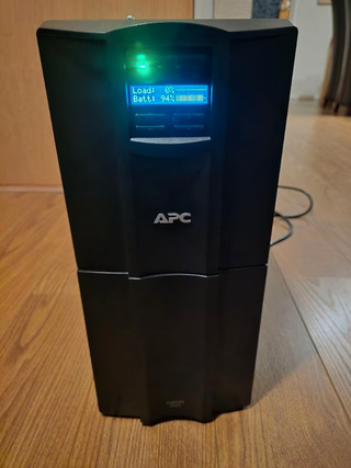 APC Smart UPS SMT2200I – 2200 VA / 1980 W line-interactive UPS met ver