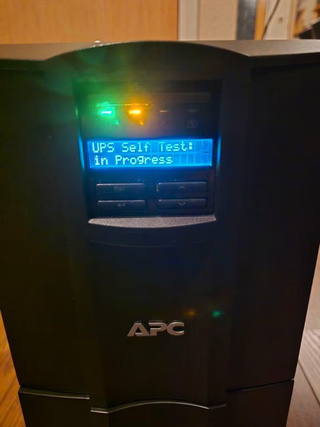 APC Smart UPS SMT2200I – 2200 VA / 1980 W line-interactive UPS met ver