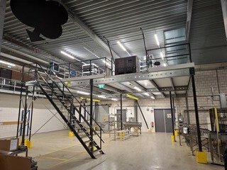 Entresol vloer met trap en kantelhek, ca 100m2, Multiprofiel, 2021