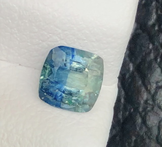 Natuurlijke Saffier | 0.87ct, BiColor