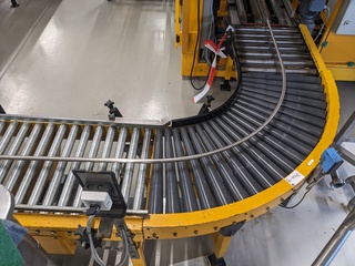 Rollenbaan/band divers, Divers, geel / wit