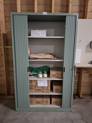 Lameldeurkast met inhoud