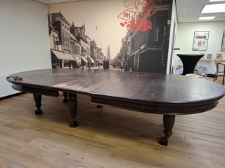 Antieke houten tafel