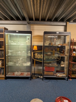 2x Vitrinekast