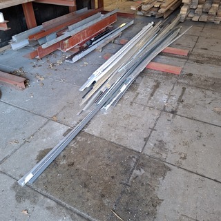 Diverse kunststof en aluminium profielen, Keralit / Protex