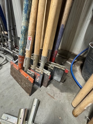 Partij schrapers en rollers