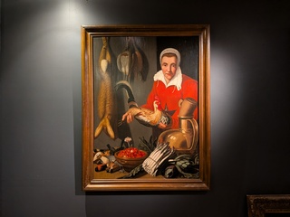 Keukenmeid met haan en stilleven van groenten en vruchten, Olieverf op