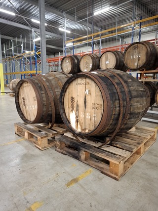 2x Grote houten opslag- en rijpingsvat “Hooghoudt”