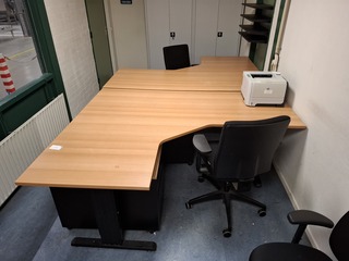 2x Hoekbureau