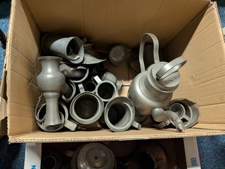 Divers tinnen servies