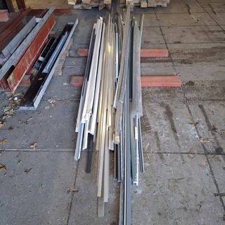 Diverse kunststof en aluminium profielen, Keralit / Protex