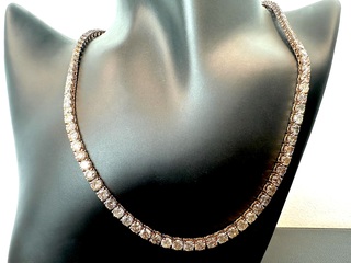 Gouden collier met briljant geslepen diamanten