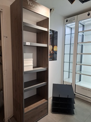 (Locatie Groningen) 2x Divers winkel presentatiemeubels