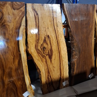 Suar/walnut wood tafel in epoxy 200×90, Wood, 2025