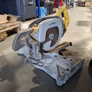 Kolomboormachine en afkortzaagmachine, DeWalt En Delco