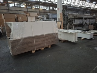 Diverse houten (kolom)kasten