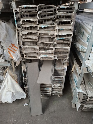 Ca. 180 pak wandbekleding composiet  Antraciet, bouwjaar 2024