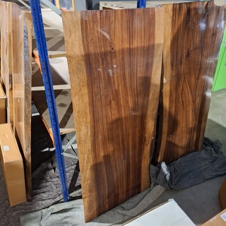 Suar/walnut wood tafel in epoxy 180×90, Wood, 2025