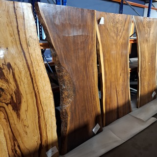 Suar/walnut wood tafel in epoxy 200×90, Wood, 2025