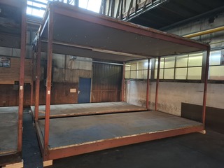 Stalen frame met betonvloer