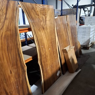 Suar/walnut wood tafel in epoxy 200×90, Wood, 2025