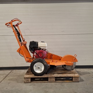 Boomstronkenhakselaar 13pk Dosko, 337-13H, bouwjaar 2018